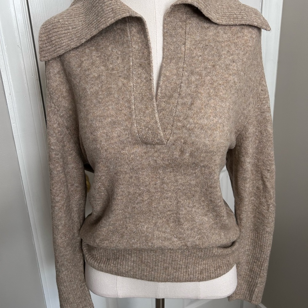 White House Black Market V-Neck Sweater in Heathered Chalet NWT